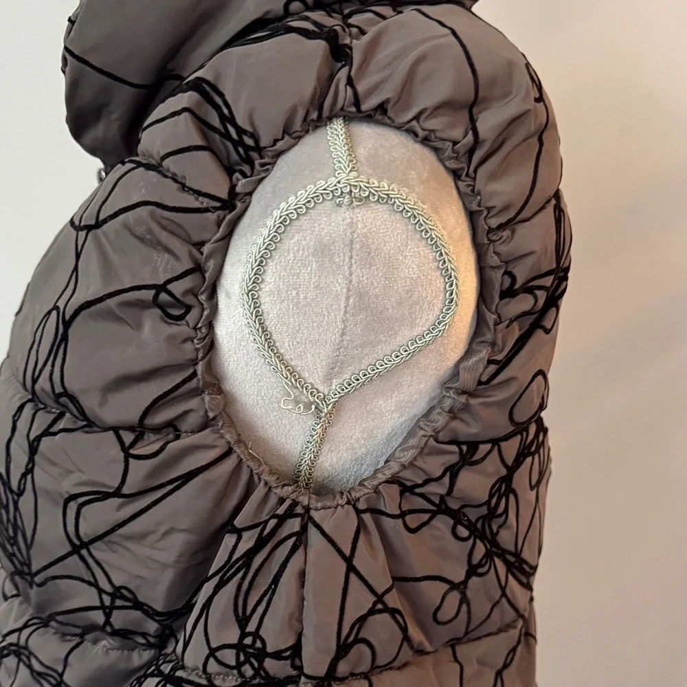 Calvin Klein velour scribble Gray and Black Patterned Puffer Vest EUC M - Picture 4 of 14